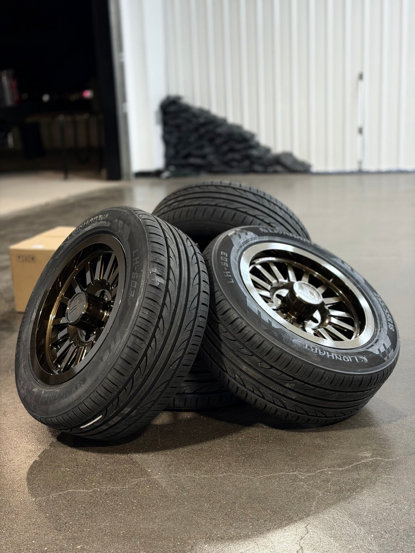 LF40 18x9 Forged Wheel