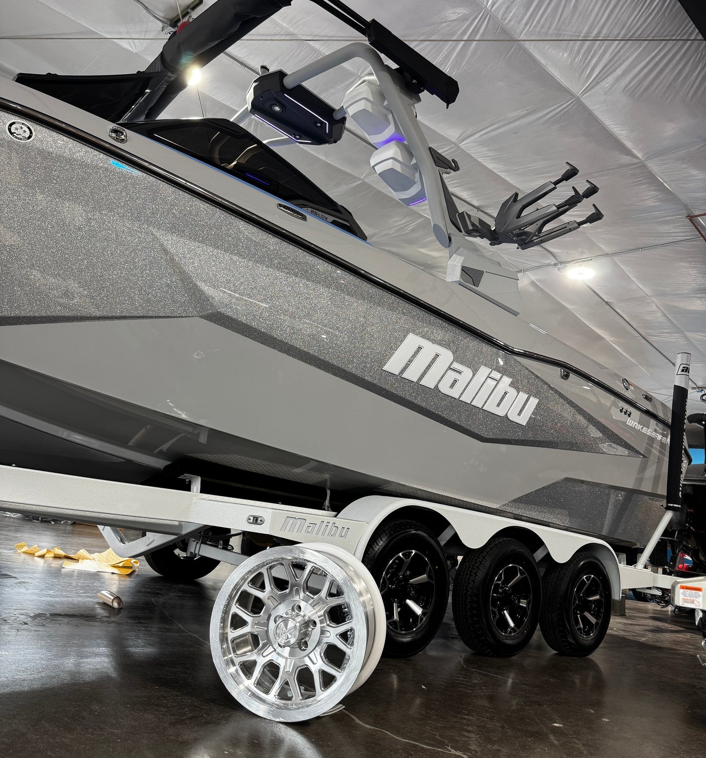 LF20 18x9 Forged Wheel